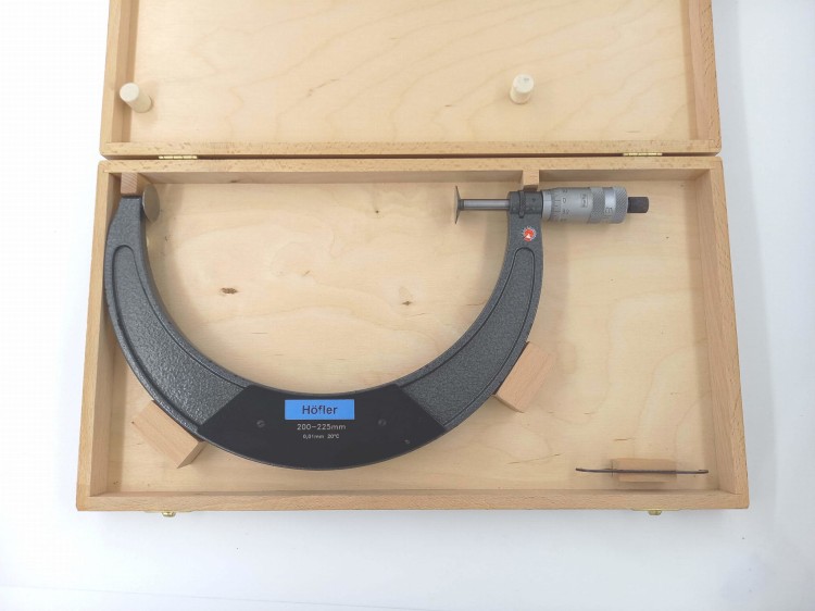 Mikrometr talerzykowy Hartig 200-225 mm