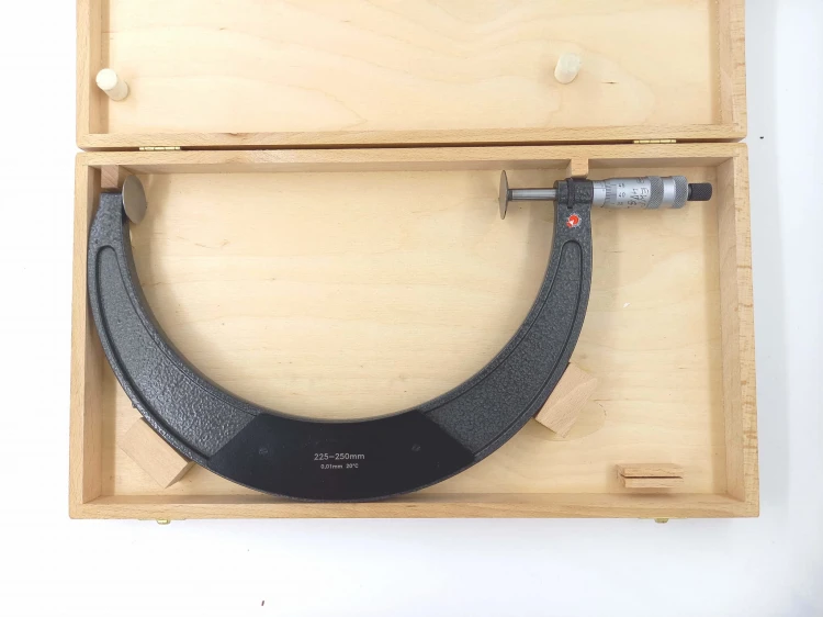 Mikrometr talerzykowy Hartig 225-250 mm